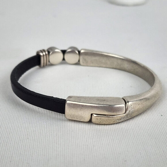 My Wristy Business Sterling Silver & Black Magnetic Cuff Bracelet - Picture 5 of 7